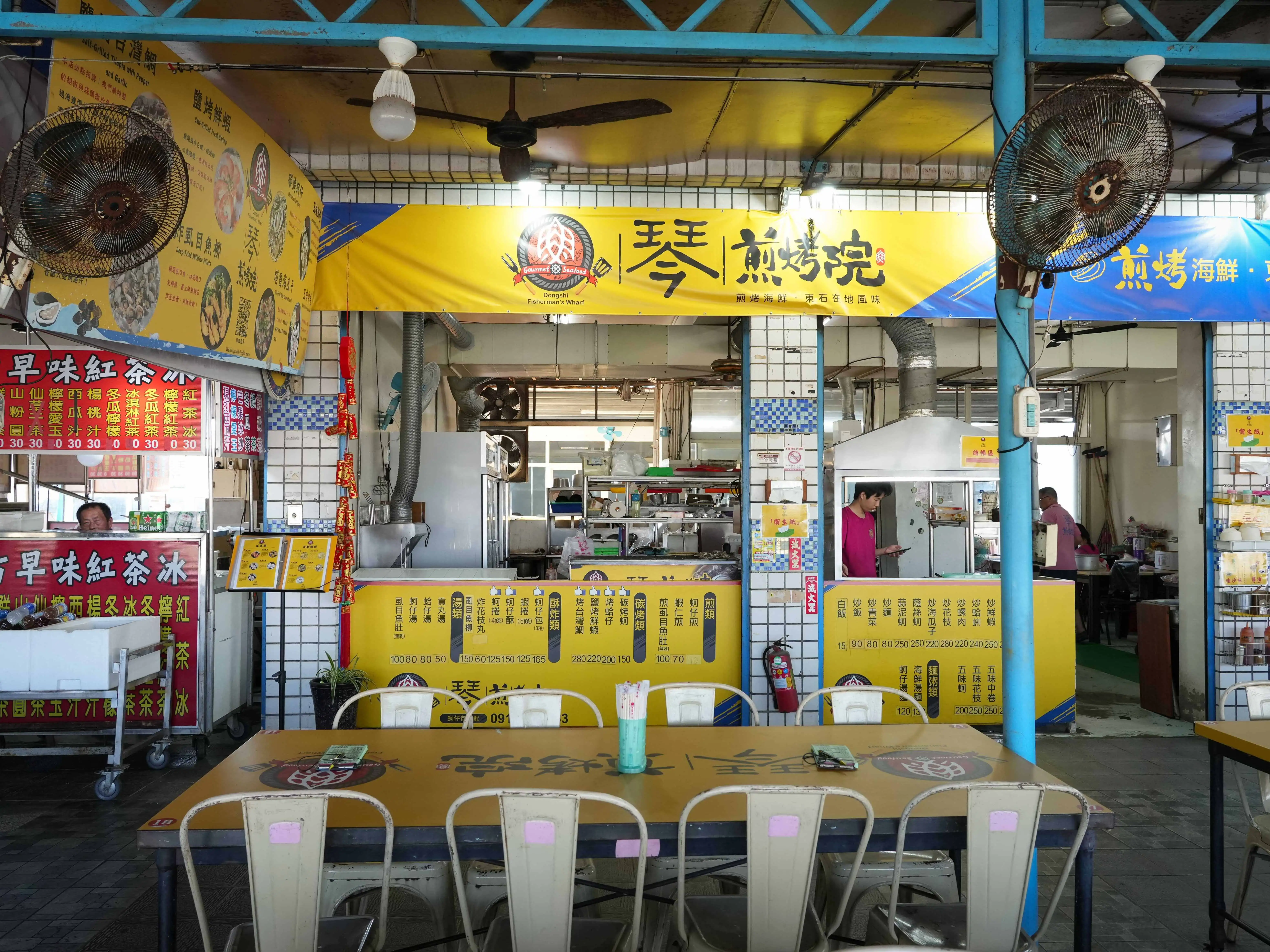 嘉義東石鮮蚵進入最佳品嚐季節，文化觀光局推出超過2,500張海鮮美食優惠券抽獎活動，結合五大人氣名店優惠，邀請全台遊客大啖東石海味。(圖/嘉義縣文化觀光局提供)