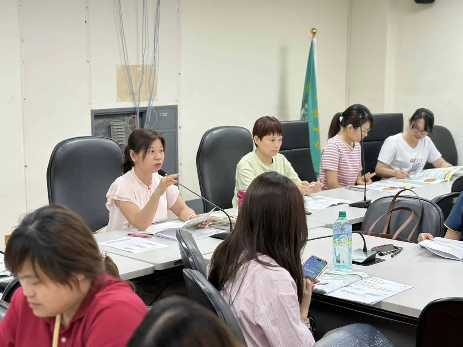 嘉義縣政府召開社區整合型服務中心A單位聯繫會議，透過雙向溝通機制蒐集第一線意見，強化長照服務品質與資源整合效率。(圖/嘉義縣政府提供)