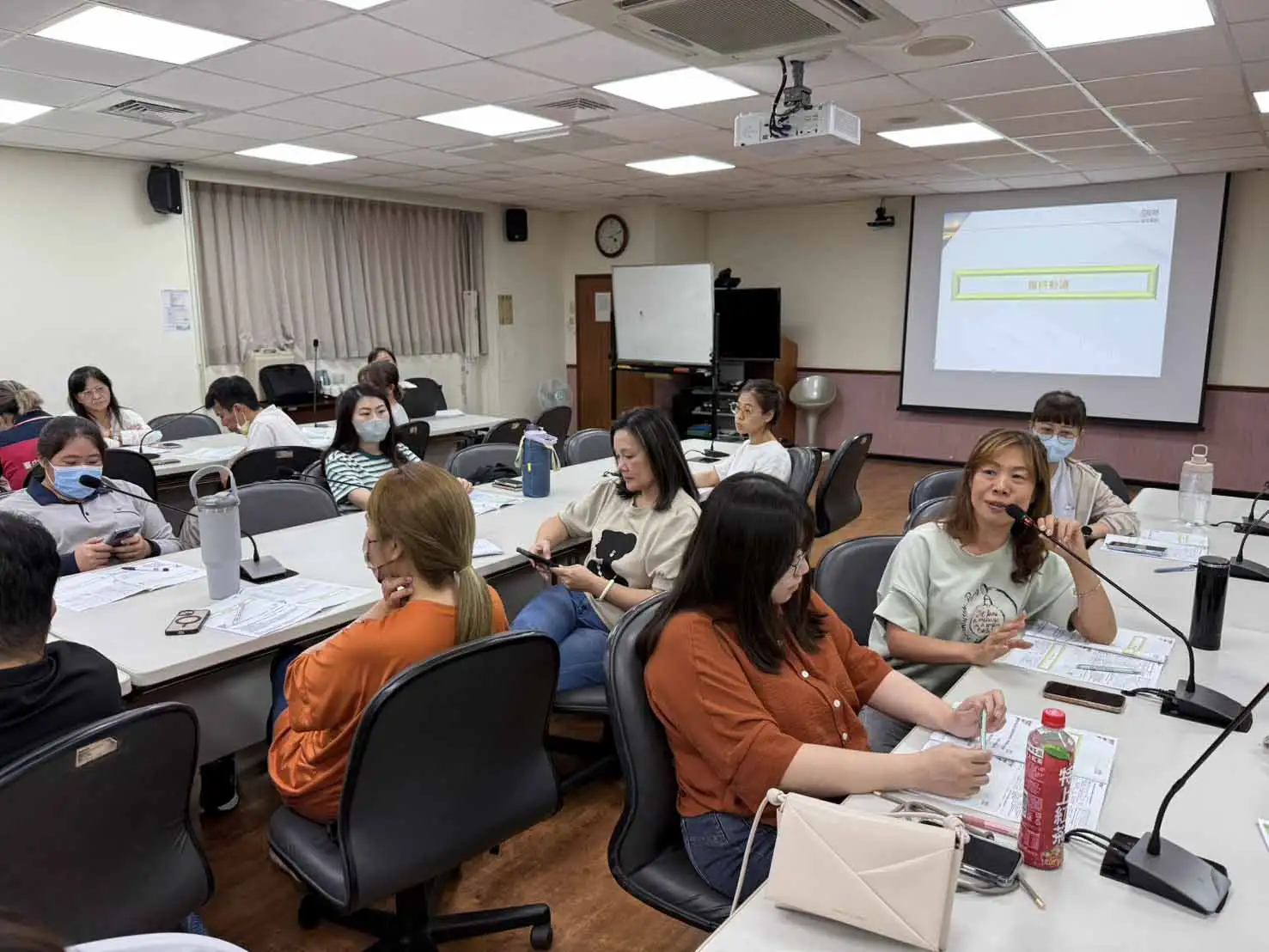 嘉義縣政府召開社區整合型服務中心A單位聯繫會議，透過雙向溝通機制蒐集第一線意見，強化長照服務品質與資源整合效率。(圖/嘉義縣政府提供)
