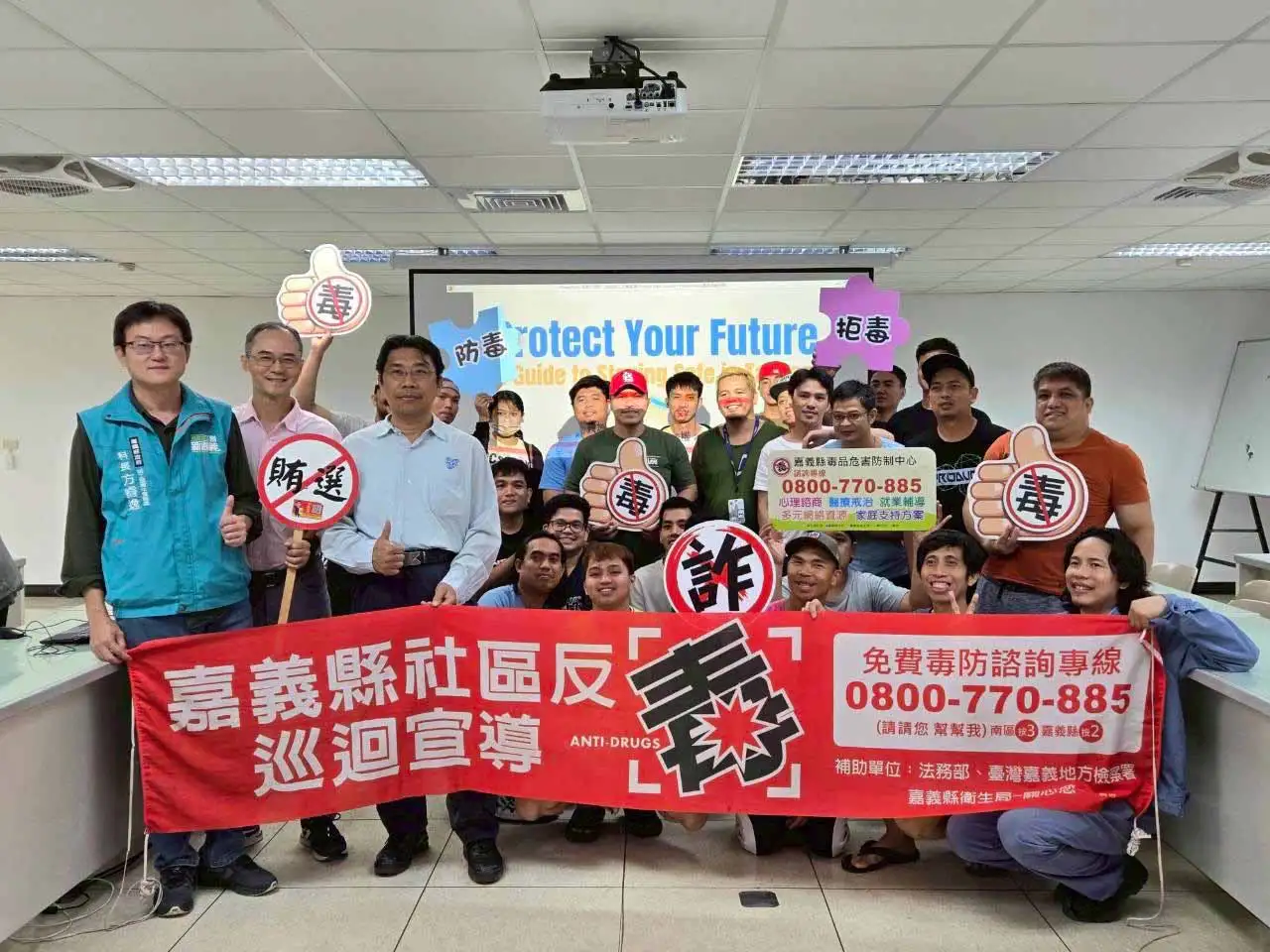 嘉義地檢署與嘉義縣毒品防制中心前進台塑企業新港廠區，向移工宣導反毒、反毒駕等法治觀念，提醒遠離新興毒品危害，守護自身與他人安全。(圖/嘉義縣毒品防制中心提供)