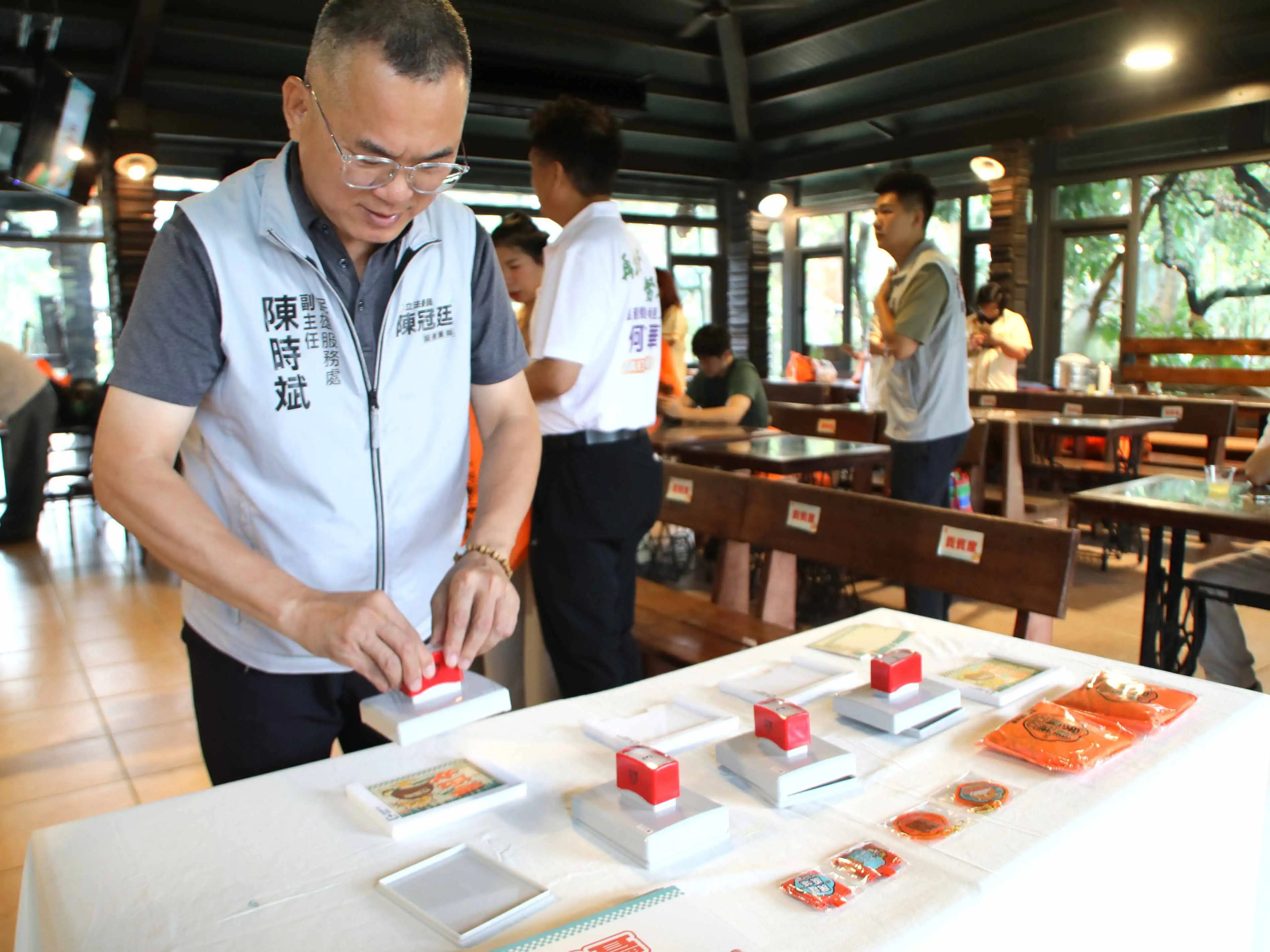 嘉義民雄商圈舉辦第三屆風味飲食探索活動，以「巡田水」為主題，結合15家特色店家及6家百年品牌，推出創意限定料理與集章活動，打造最具地方特色的美食旅遊體驗。(圖/民雄商圈發展協會提供)