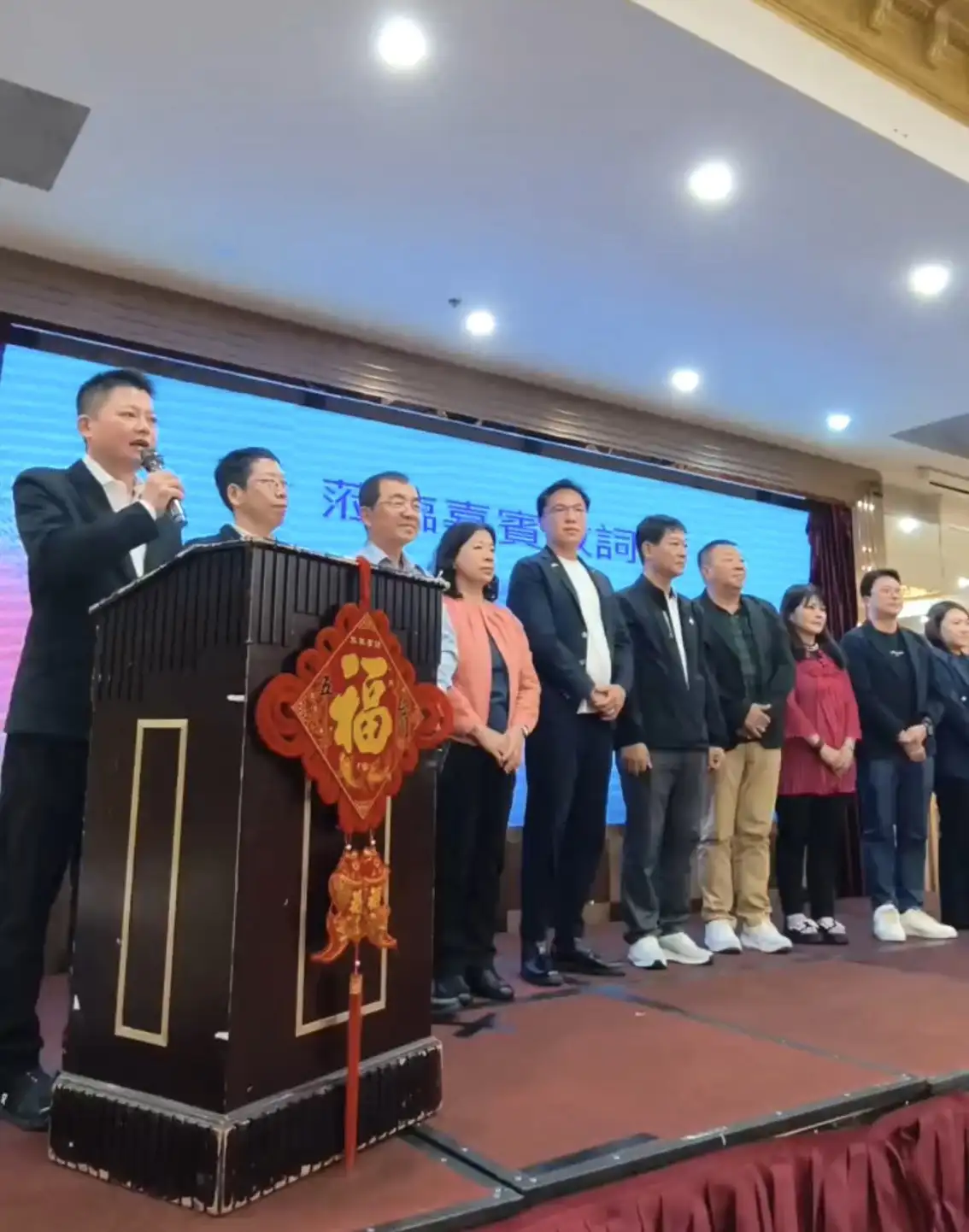高雄市副議長曾俊傑率參訪團抵達布里斯本，獲昆士蘭僑界及台商熱情歡迎，布里斯本市副議長黃文毅也到場迎接，展現高雄與布里斯本深厚情誼。（圖/高雄市議會提供）