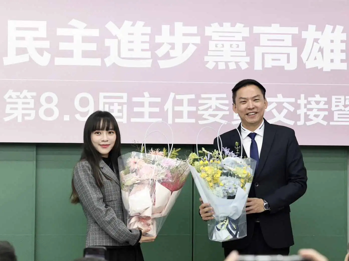 民主進步黨高雄市黨部舉行第八、九屆主委交接暨就職典禮，立法委員黃捷正式接任市黨部主委，並宣布籌組「主委聯誼會」，凝聚黨內力量、布局年底選戰。（圖/民進黨高雄市黨部提供）