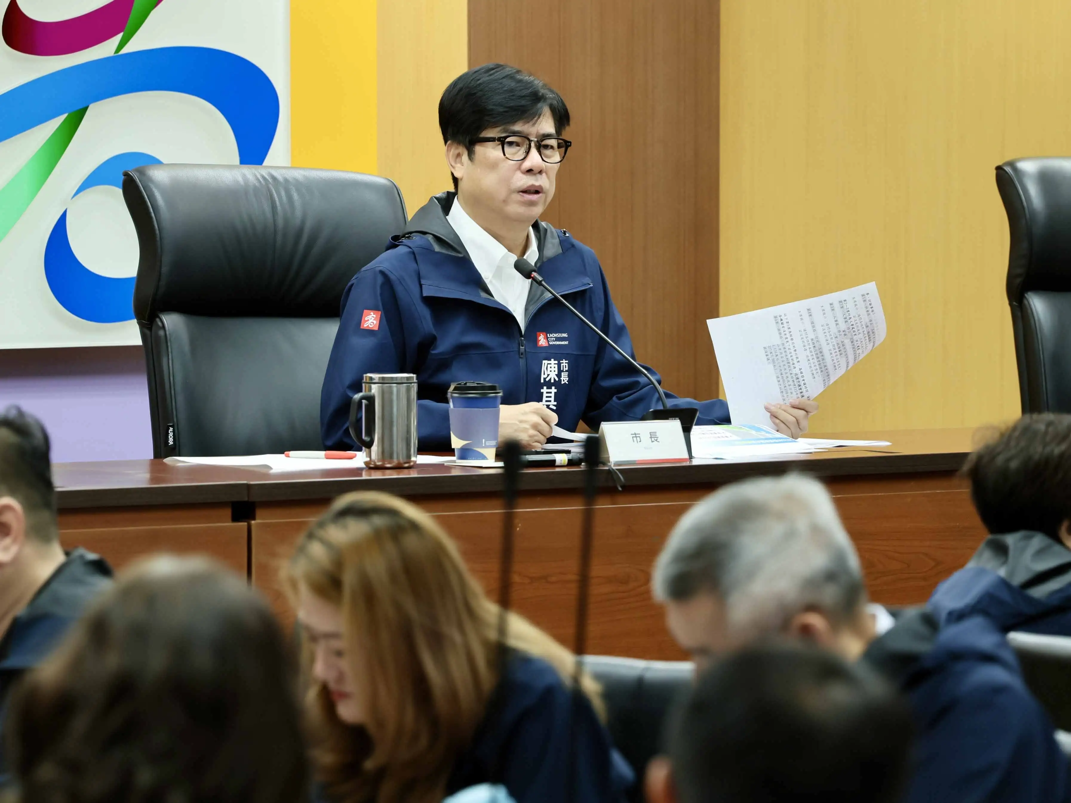 高雄市長陳其邁主持市政會議，要求加強端午龍舟賽活動安全維護及防汛整備工作。（圖/高雄市政府提供）