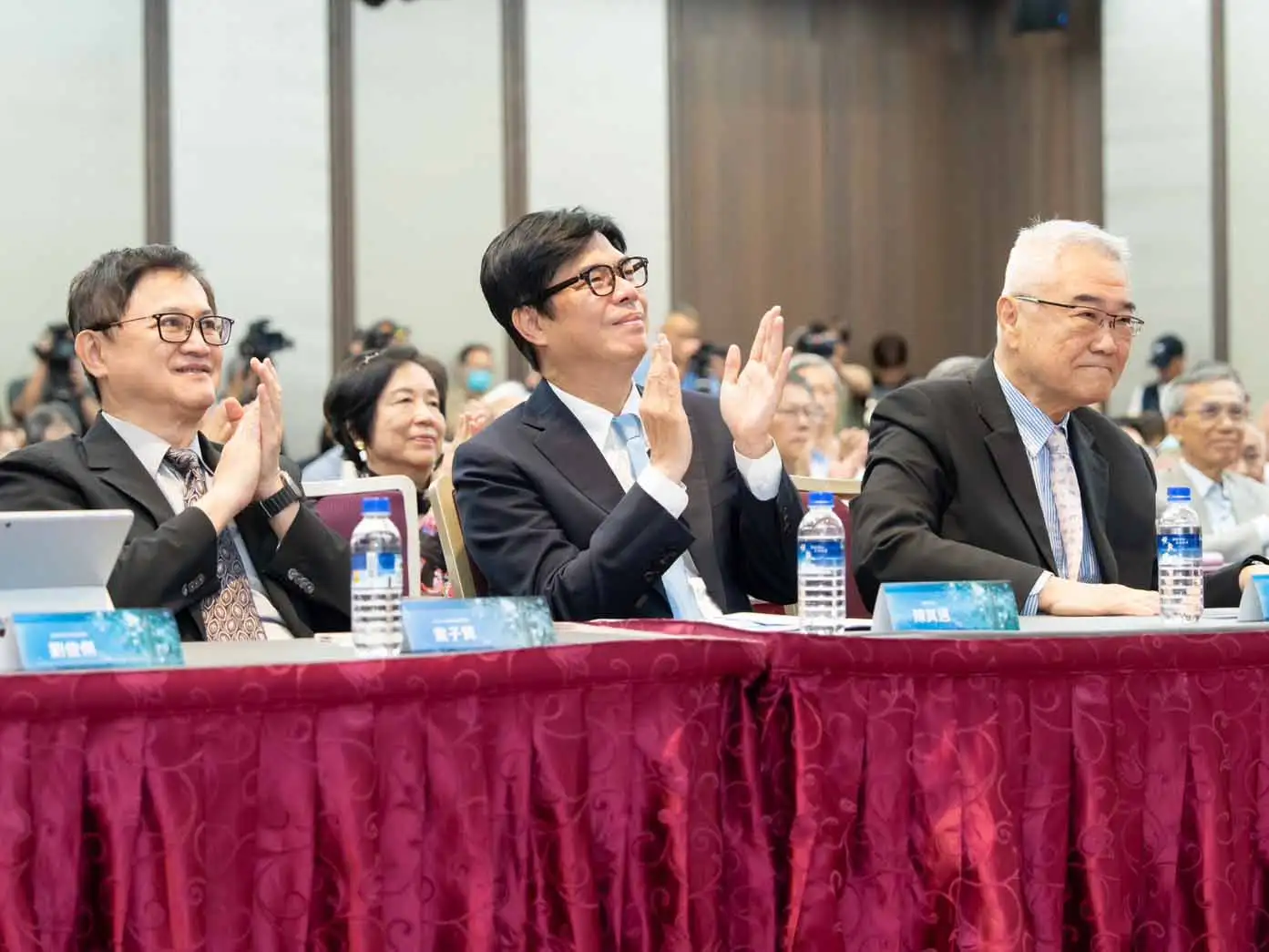 國鼎智慧城市論壇邀集地方政府及產業界代表，共同探討智慧城市建設與永續治理策略。（圖/高雄市政府提供）