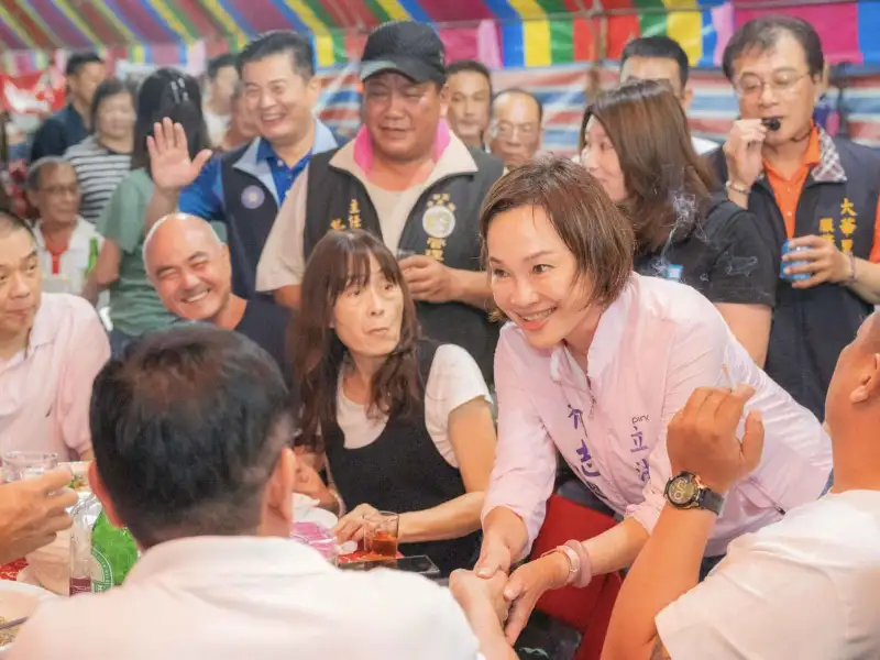 柯競辦質疑對手民調自產自銷　批雙標工具欺騙選民淪為遮羞布