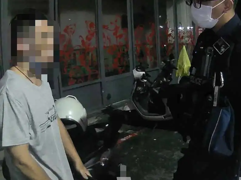 高雄鼓山警方4天內二度查獲同一名男子毒駕，唾液毒品檢測均呈陽性反應，全案依法移送偵辦。(圖/高雄市政府警察局鼓山分局龍華派出所提供)
