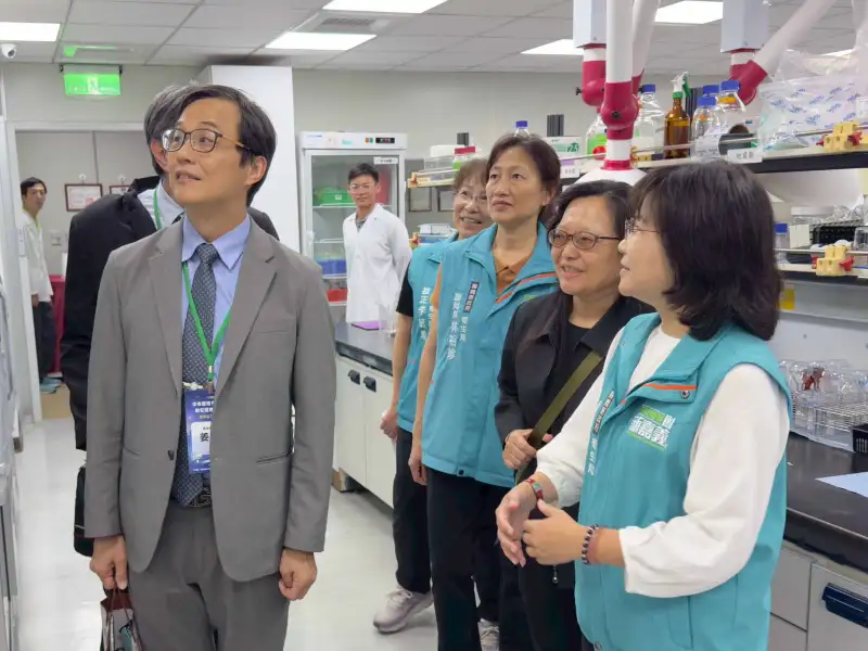 食藥署長姜至剛視察永在食安大樓　肯定嘉義縣食安檢驗量能