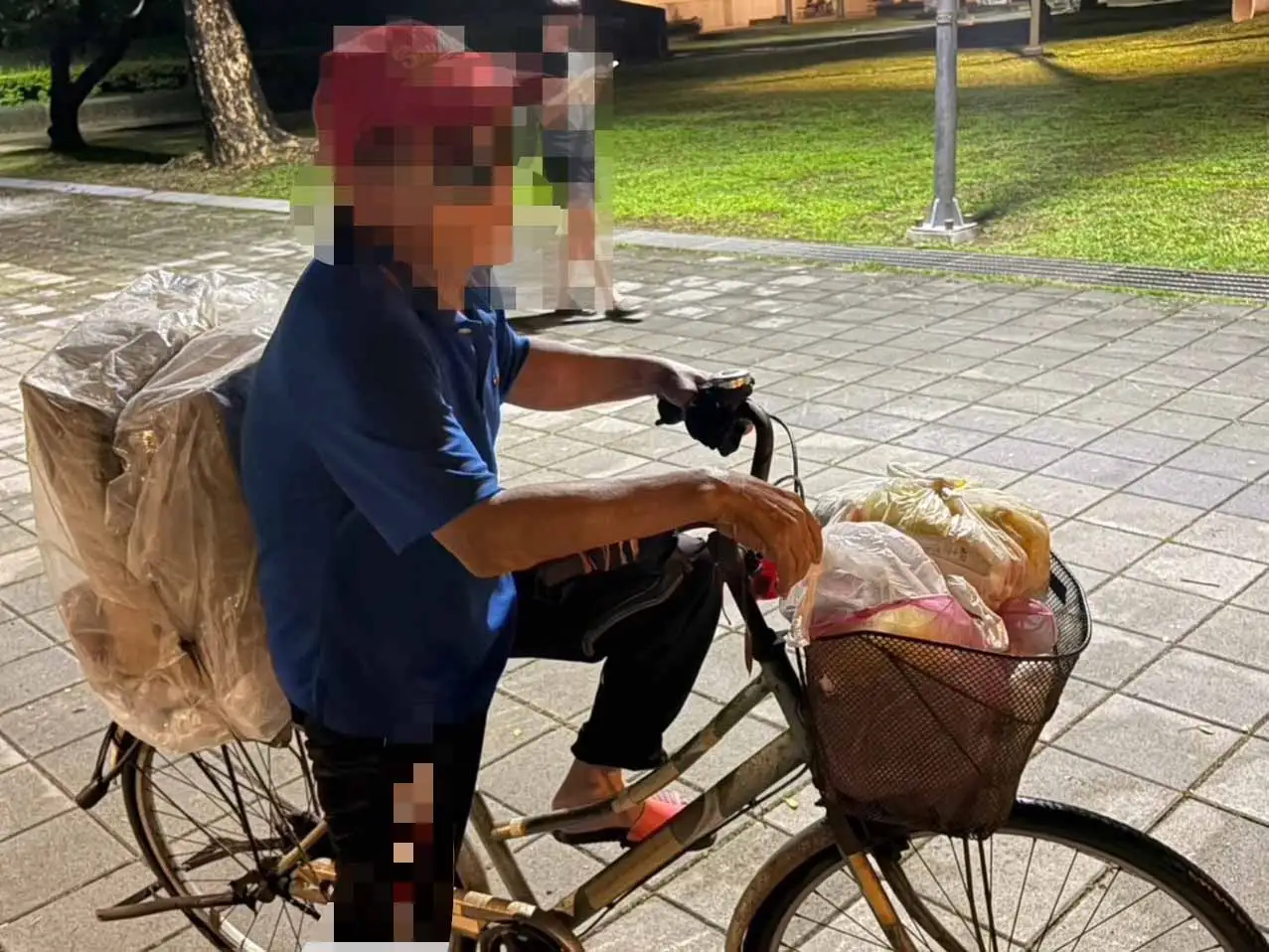 高雄前鎮警方偵辦香爐竊案，員警喬裝遛狗埋伏逮人，查獲57歲趙姓男子涉嫌偷竊香爐，另背負2條竊盜通緝。(圖/前鎮分局一心路派出所提供)