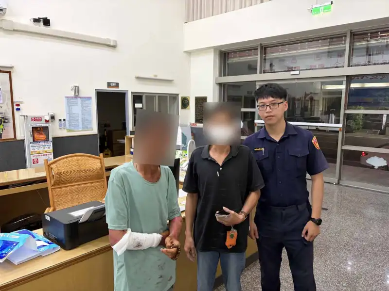 布袋警暖心助迷途老翁返家　家屬感謝警民合作守護平安