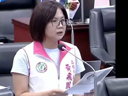 高雄市議員黃飛鳳指出，仁武產業園區持續發展，但交通配套建設明顯落後，呼籲市府提前規劃、超前部署，改善交通壅塞問題。（圖/記者吳文生攝）