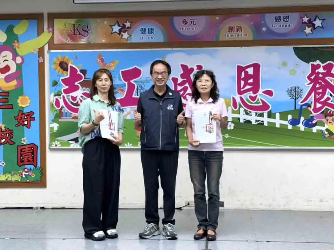 立委李昆澤出席凱旋國小志工感恩餐會，向長期投入校園服務的志工及交通導護媽媽們表達感謝，肯定大家守護學童安全與成長的辛勞付出。（圖/李昆澤提供）