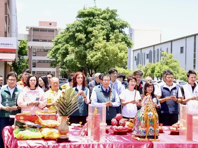 動土典禮前舉行祈福儀式，祈求工程施工順利、如期完工，帶動地方發展與產業升級。(圖/臺南市政府地政局提供)