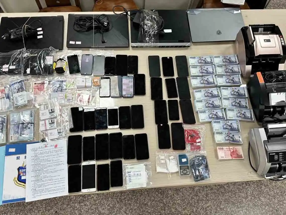 刑事局南部打擊犯罪中心聯合多個警察機關，破獲藏身台南、台中的跨國詐欺機房，查獲11名嫌犯。(圖/刑事局南部打擊犯罪中心提供)