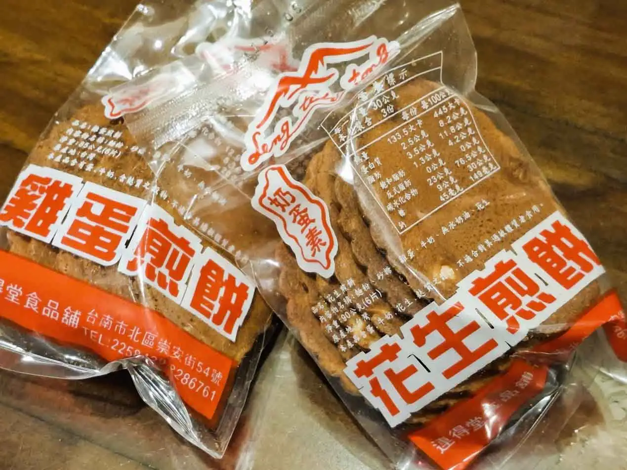 煎餅材料單純，滋味樸實，就連包裝也充滿懷舊感。（圖/張耘書拍攝）