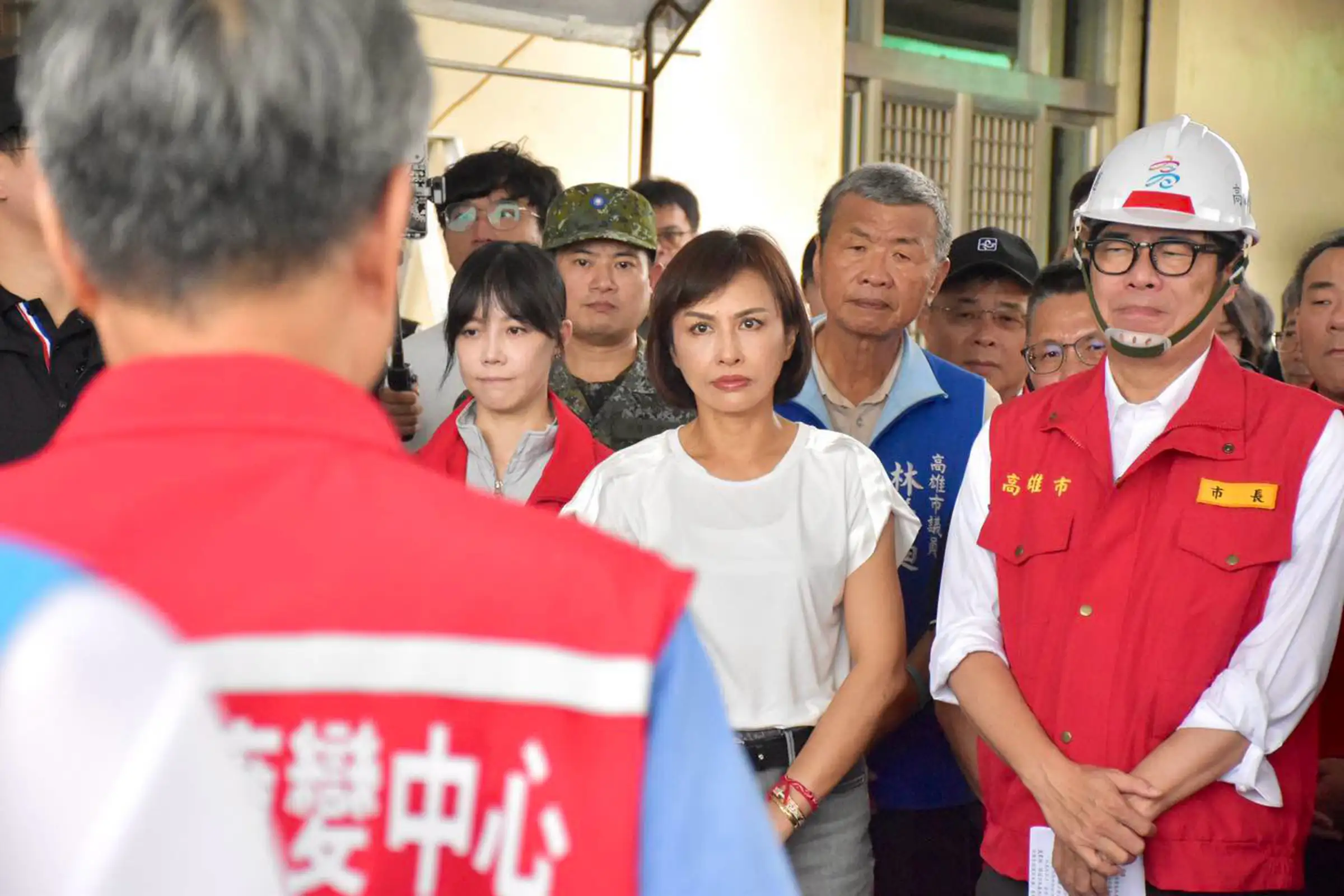 立委邱議瑩陪同行政院長卓榮泰、高雄市長陳其邁前往美濃勘查農業災損，並向中央反映農民最迫切的需求，爭取加速災後救助與復原。（圖/邱議瑩團隊提供）