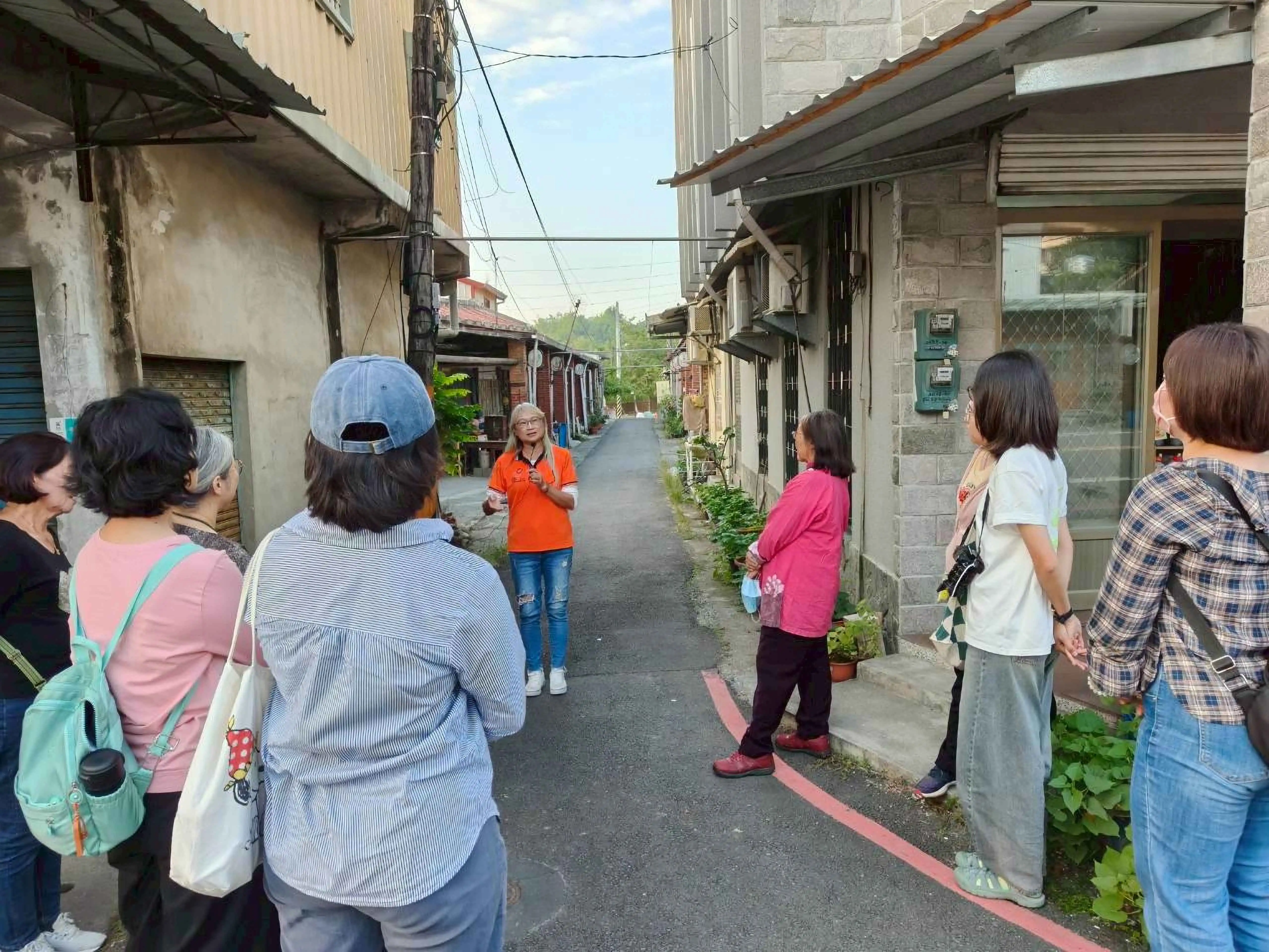 臺南市政府社會局推出「左鎮女路－蔗甜」導覽，串聯左鎮老街、古厝、市場等景點，以女性故事重新詮釋地方歷史，推動性別平權與地方創生。(圖/臺南市政府社會局提供)