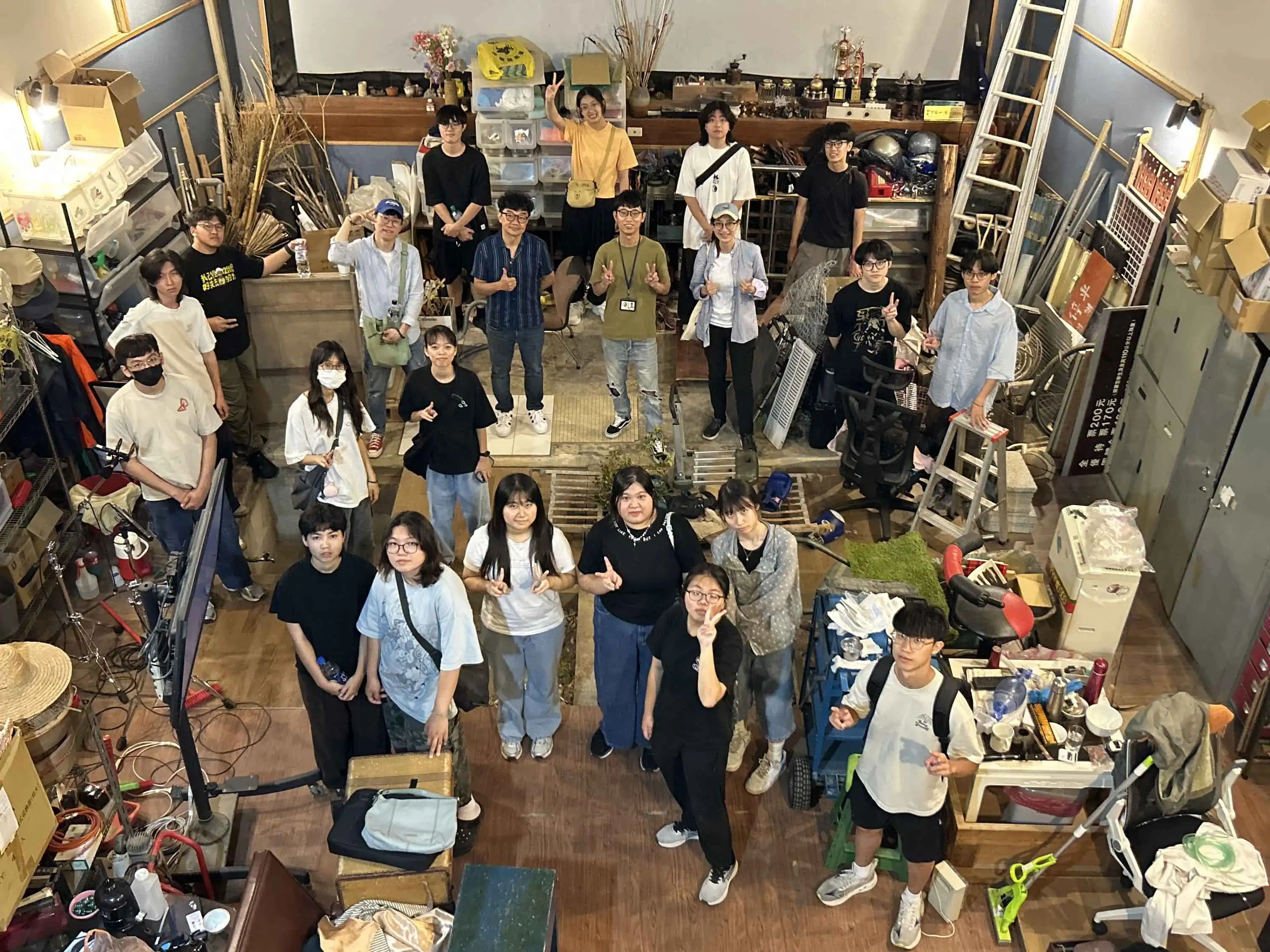 崑山科大視訊系舉辦2026影視擬音人才培訓班，結合金獎師資與實務課程，3名學員結訓後加入國片《天亮前的戀愛》擬音製作，展現產學合作成果。(圖/崑山科技大學提供)