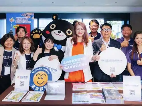 高雄市政府觀光局25日在馬來西亞吉隆坡賓樂雅臻選酒店舉辦國際觀光推介會，以「Kaohsiung Syok！高雄爽快過癮！」為主題，吸引逾100位當地旅遊業者、媒體及貴賓參與。（圖/高雄市政府觀光局提供）