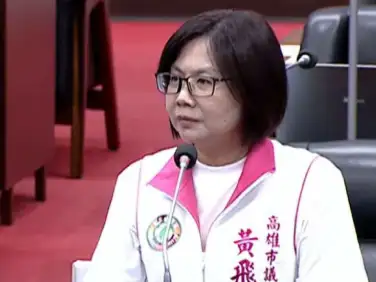 高雄市議員黃飛鳳表示，大樹舊鐵橋不應只停留在歷史記憶中，更應重新串接高屏兩地，打造兼具觀光、生態、文化與水資源功能的重要發展節點。（圖/記者吳文生攝）