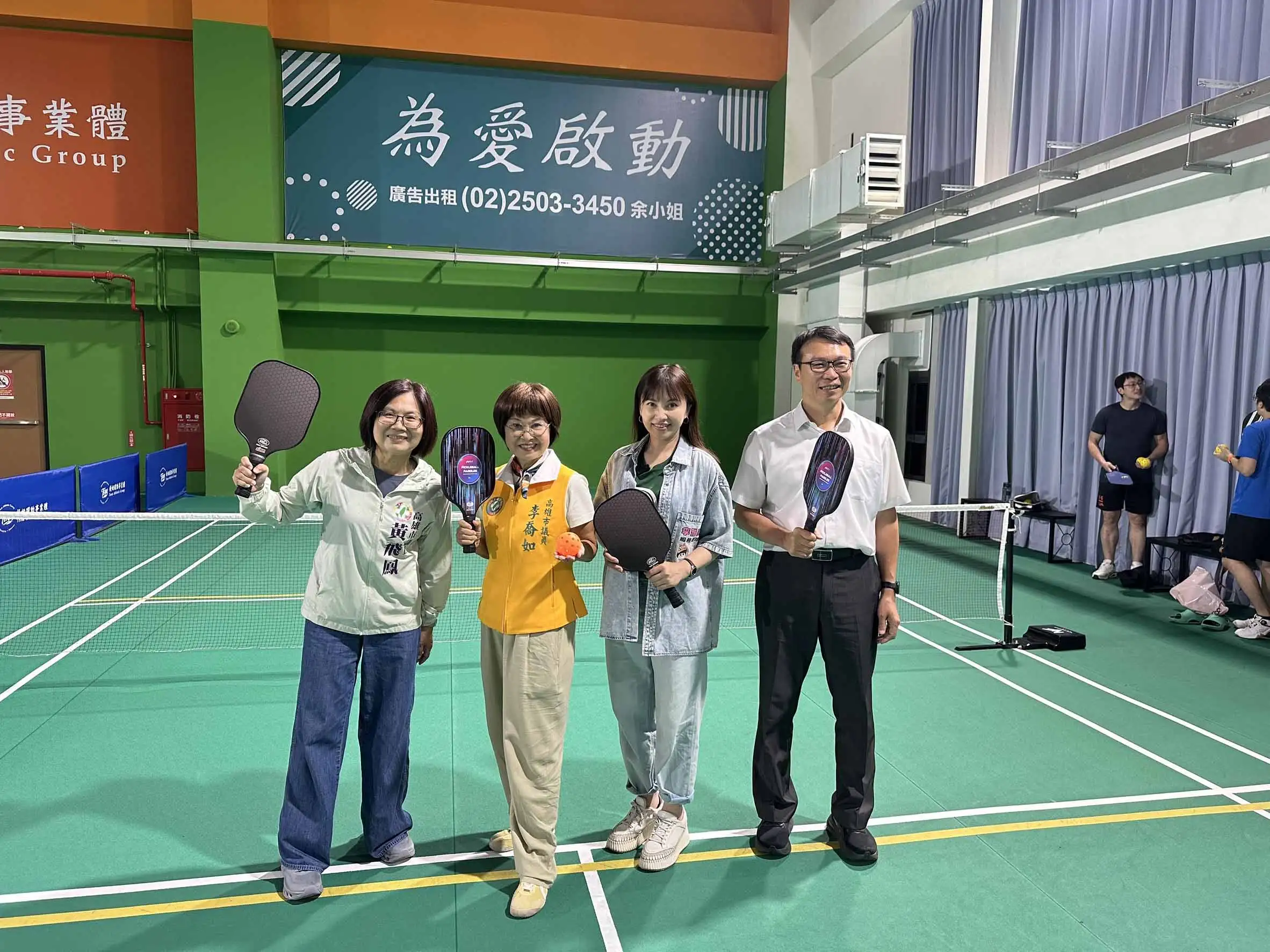 高雄市議會教育委員會參訪鼓山、楠仔坑運動中心，實地了解場館規劃與營運情形，並體驗運動設施，期盼持續優化運動資源，打造全民運動、健康宜居的運動城市。（圖/高雄市議會提供）