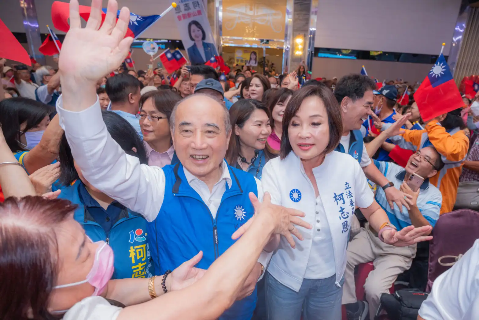 國民黨高雄市長參選人柯志恩5日下午在鳳山和樂餐廳成立鳳山後援會，現場湧入超過3000名支持者，重現大型進場場面。（圖/柯志恩團隊提供）