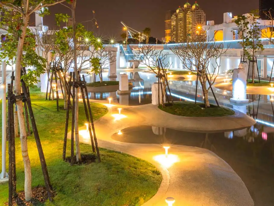 臺南市觀旅局推薦金華路宵夜美食，結合燒烤、熱炒、傳統小吃及夜間散步景點，打造臺南夜間旅遊新玩法，感受府城越夜越美味。(圖/記者劉美祺攝)