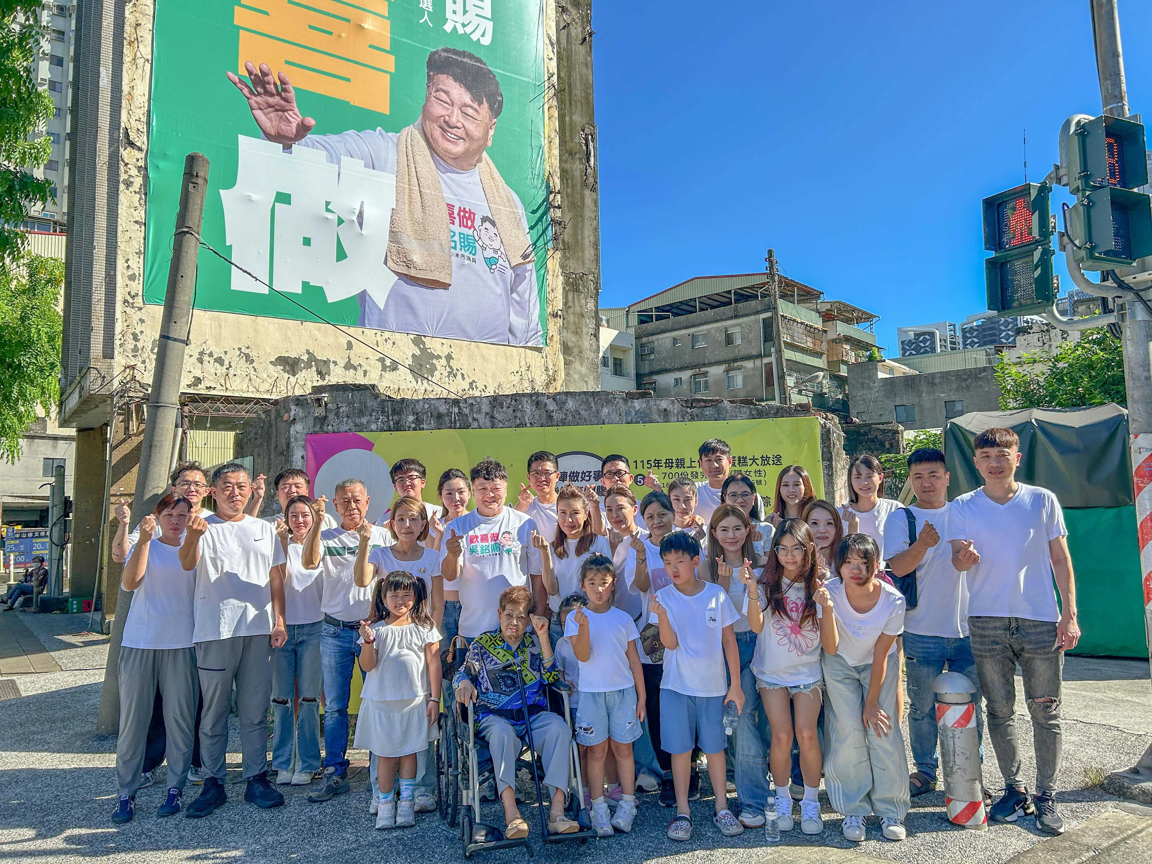高雄市議員吳銘賜表示，爭取連任獲得家族長輩與親族一致支持，將持續深耕前鎮、小港，努力推動地方建設與市民福利。（圖/吳銘賜提供）