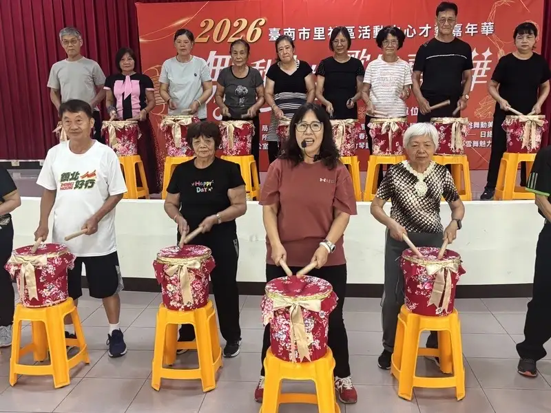 廢棄油漆桶變太鼓　振興里阿公阿嬤打出環保新樂章