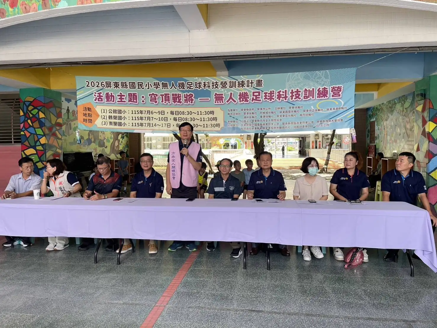 承辦單位屏東縣方舟全人關懷協會創會理事長李清聖致詞。（李清聖提供）
