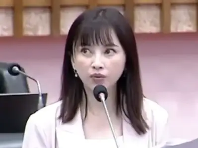 高雄市議員李雅慧提出「城市綠洲」理念，主張透過種樹結合遮陽設施，依不同場域條件推動城市降溫策略，提升高雄面對極端氣候的韌性與市民生活品質。（記者吳文生攝）