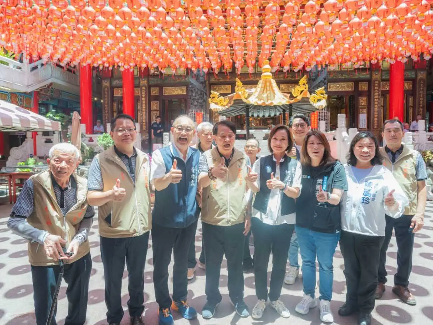 國民黨高雄市長參選人柯志恩受邀出席高雄三鳳宮董事長交接茶會。（柯志恩團隊提供）