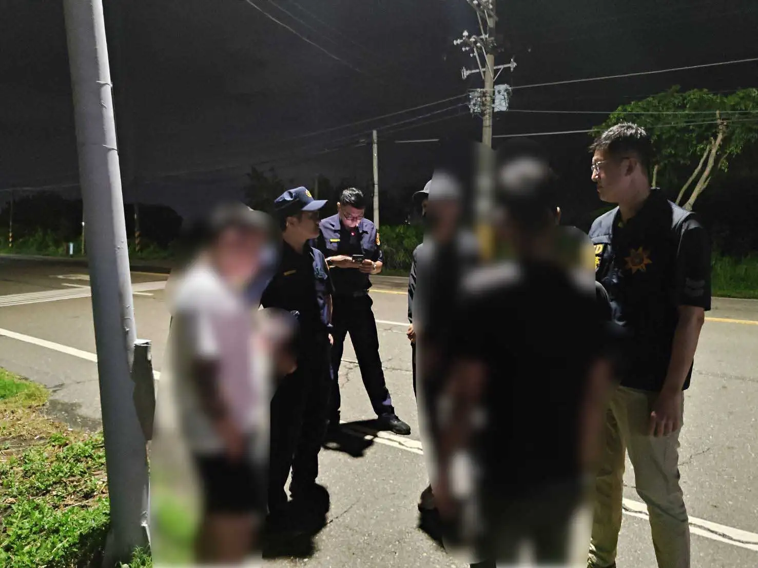 凌晨發生丟擲雞蛋、撒冥紙事件，警方迅速將3名涉案人士逮捕歸案。(台南市政府警察局第三分局提供)