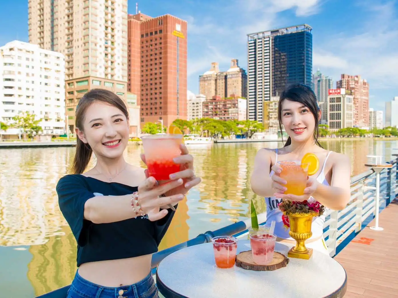 集結超過50家特色酒吧，並推出多款限定創意酒款。（高雄市觀光局提供）