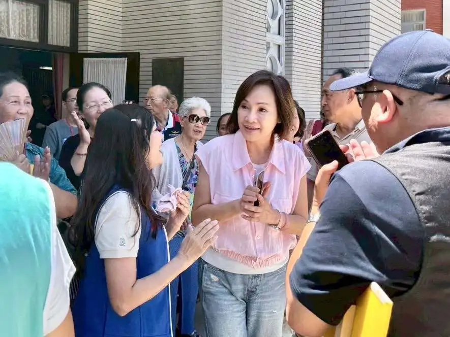 國民黨高雄市長參選人柯志恩表示，毒油事件源頭及複驗結果尚未完全釐清前，問題產品不得重新上架，呼籲中央政府公開檢驗資訊，保障全民食品安全。（柯志恩團隊提供）