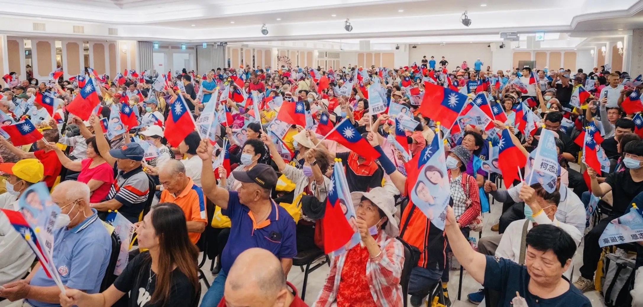 國民黨高雄市黨部18日在大旗美地區舉辦黨員座談會，現場約1,500名支持者熱情響應，展現團結拚勝選的氣勢。（高雄市黨部提供）