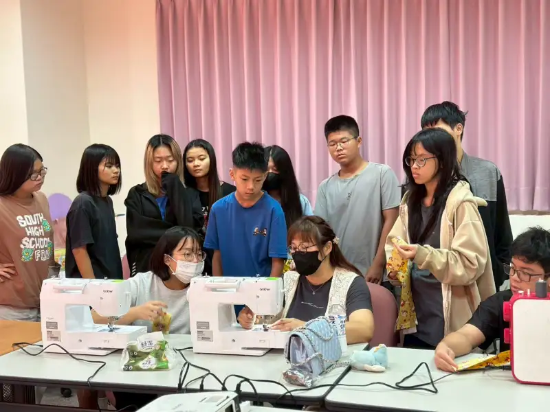 南方實作基地攜手雲林家扶　AI實作陪青少年探索職涯