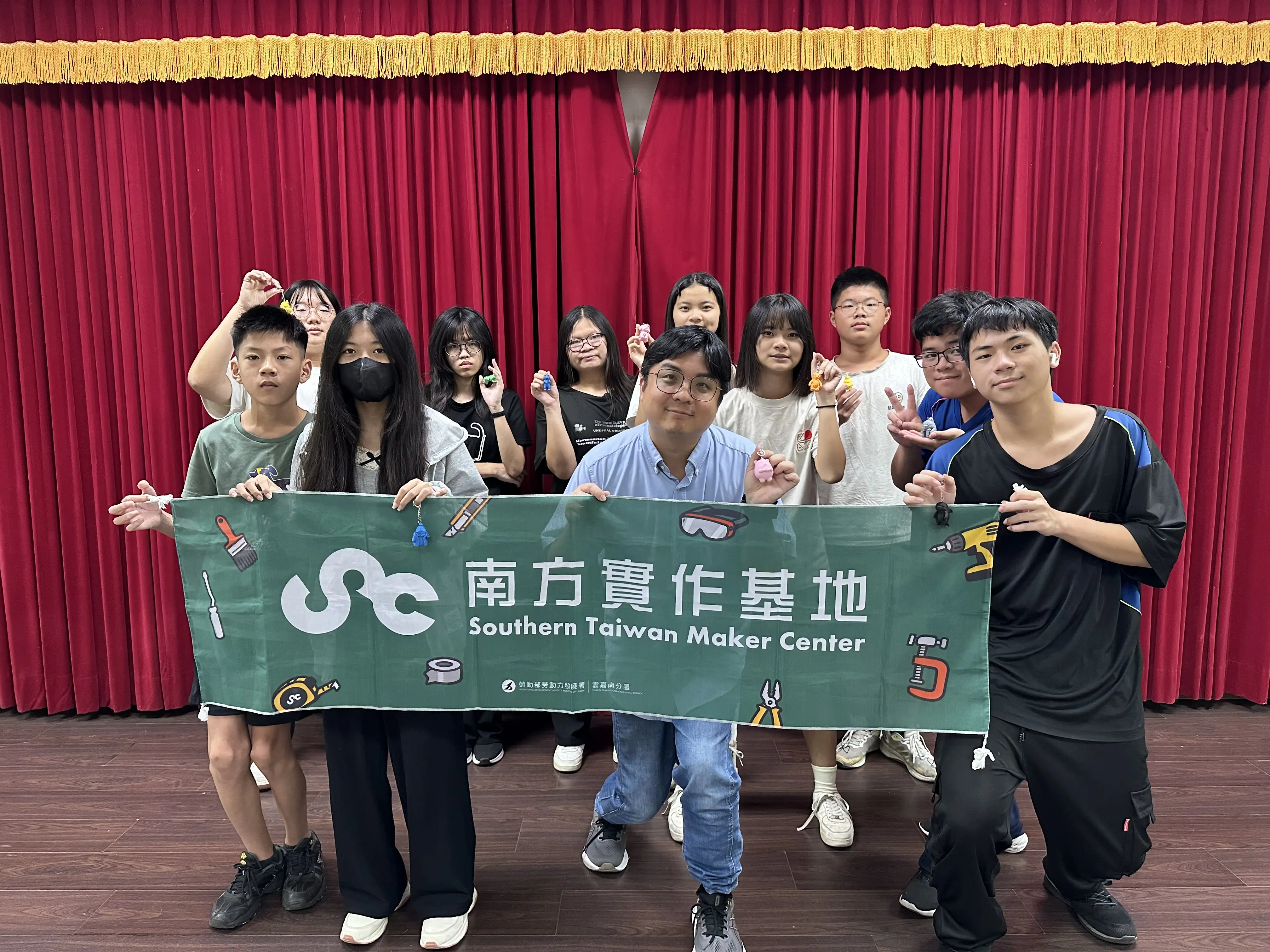 營隊結合職涯探索、AI應用與技能實作，透過互動教學引導青少年在「做中學」中培養未來競爭力。(圖/雲嘉南分署提供)