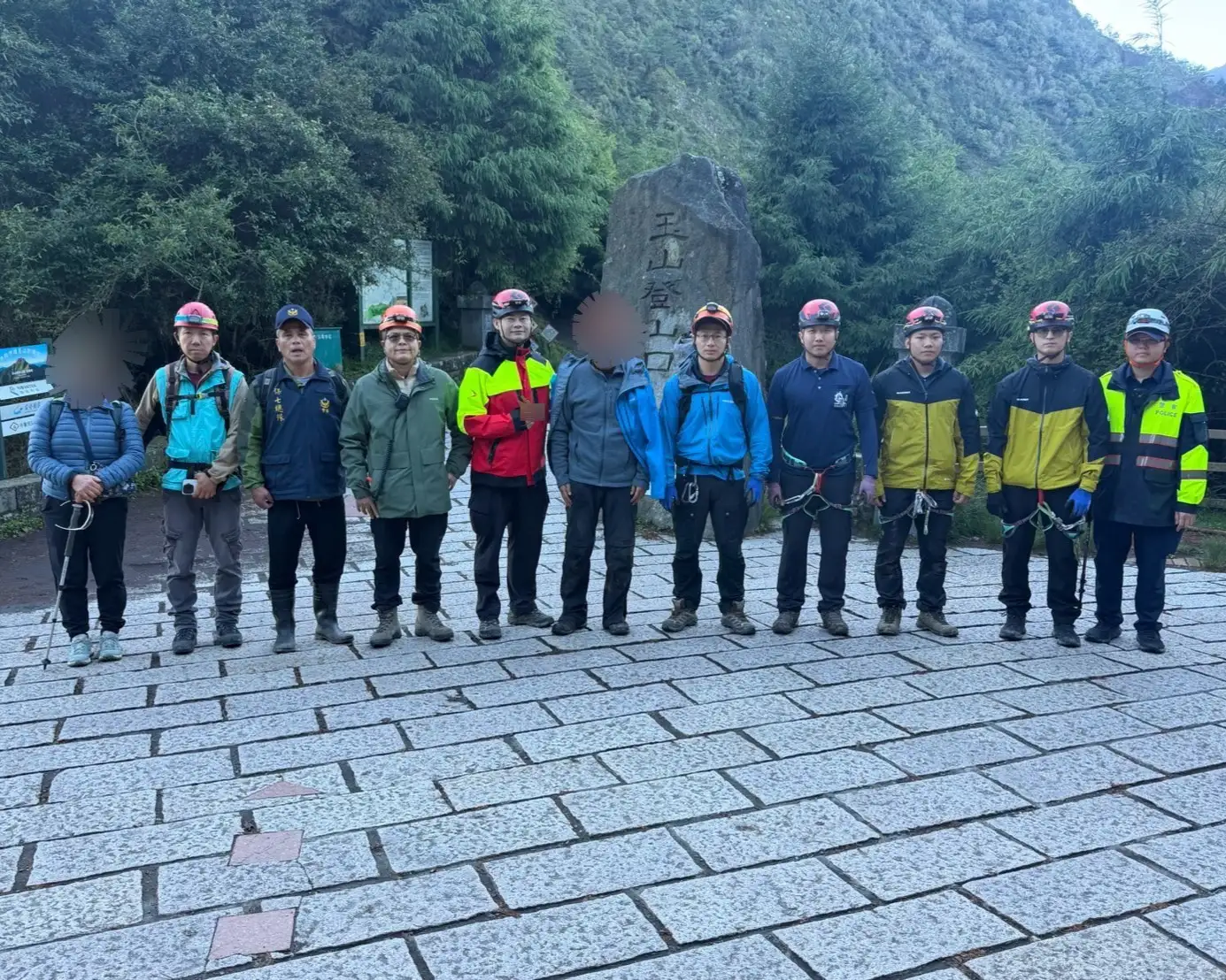 日籍男子頭部、身體膝蓋等處擦傷，意識清楚由救護車前往阿里山香林衛生室治療。(嘉義縣警察局竹崎分局提供)