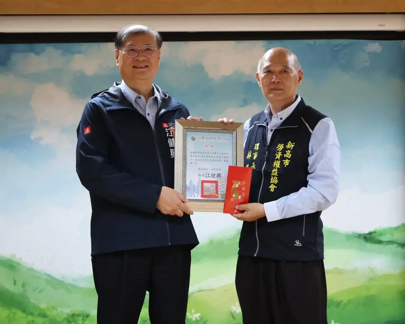 高雄市勞工局舉辦114年度績優勞資爭議調解人及民間團體表揚活動，肯定長期協助化解勞資爭議、維護勞動權益的貢獻。（高雄市勞工局提供）