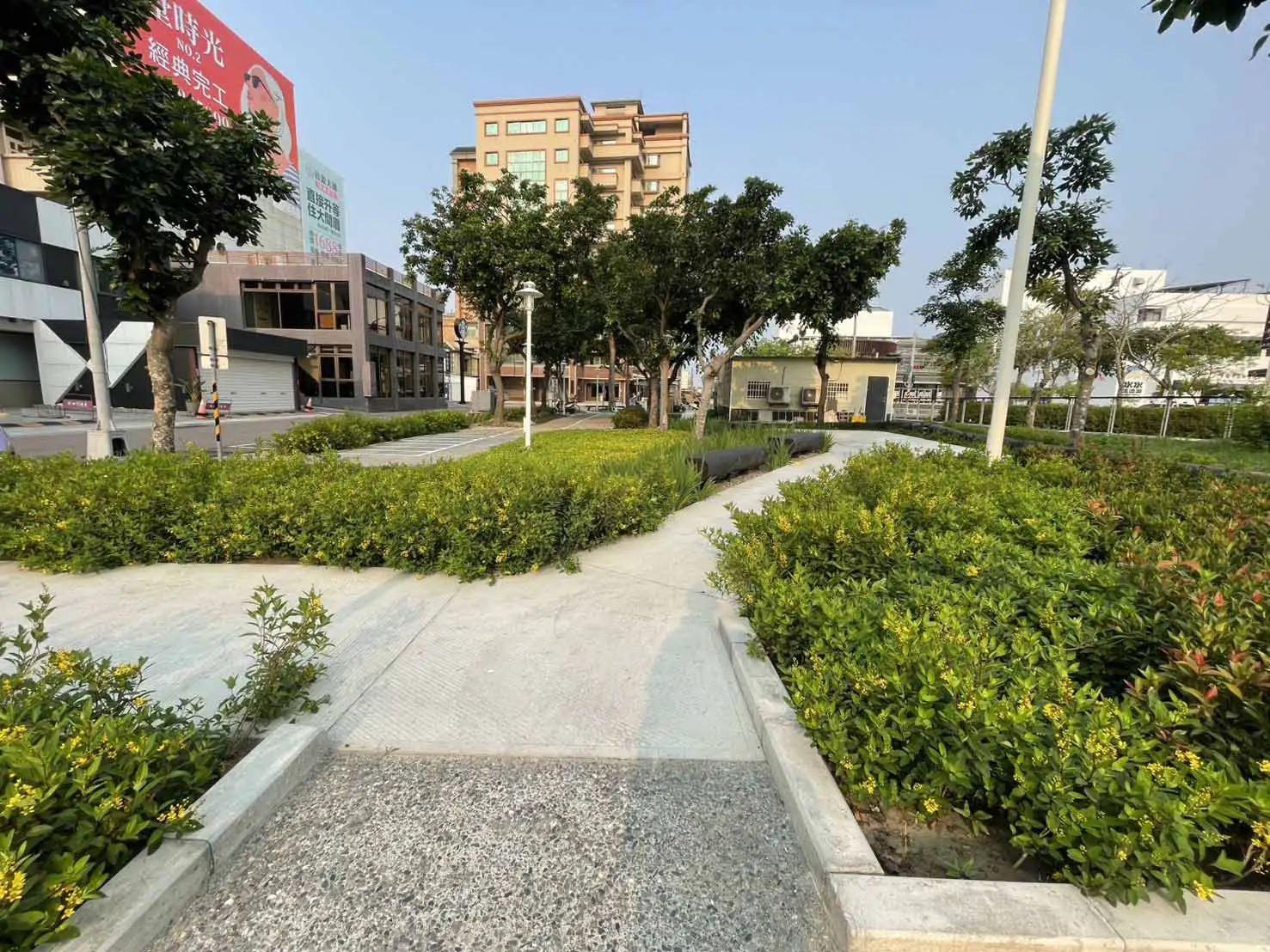 廣停用地完成景觀改善及停車空間整建，兼顧停車需求、綠化景觀與休憩機能。(台南市政府都市發展局提供)