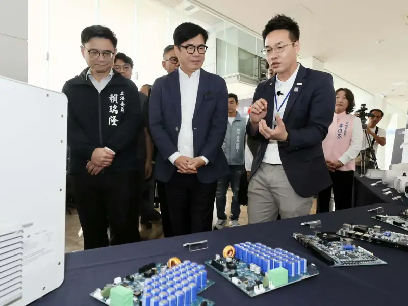 高雄智慧製造再添生力軍  飛傲科技機器人創新中心揭牌