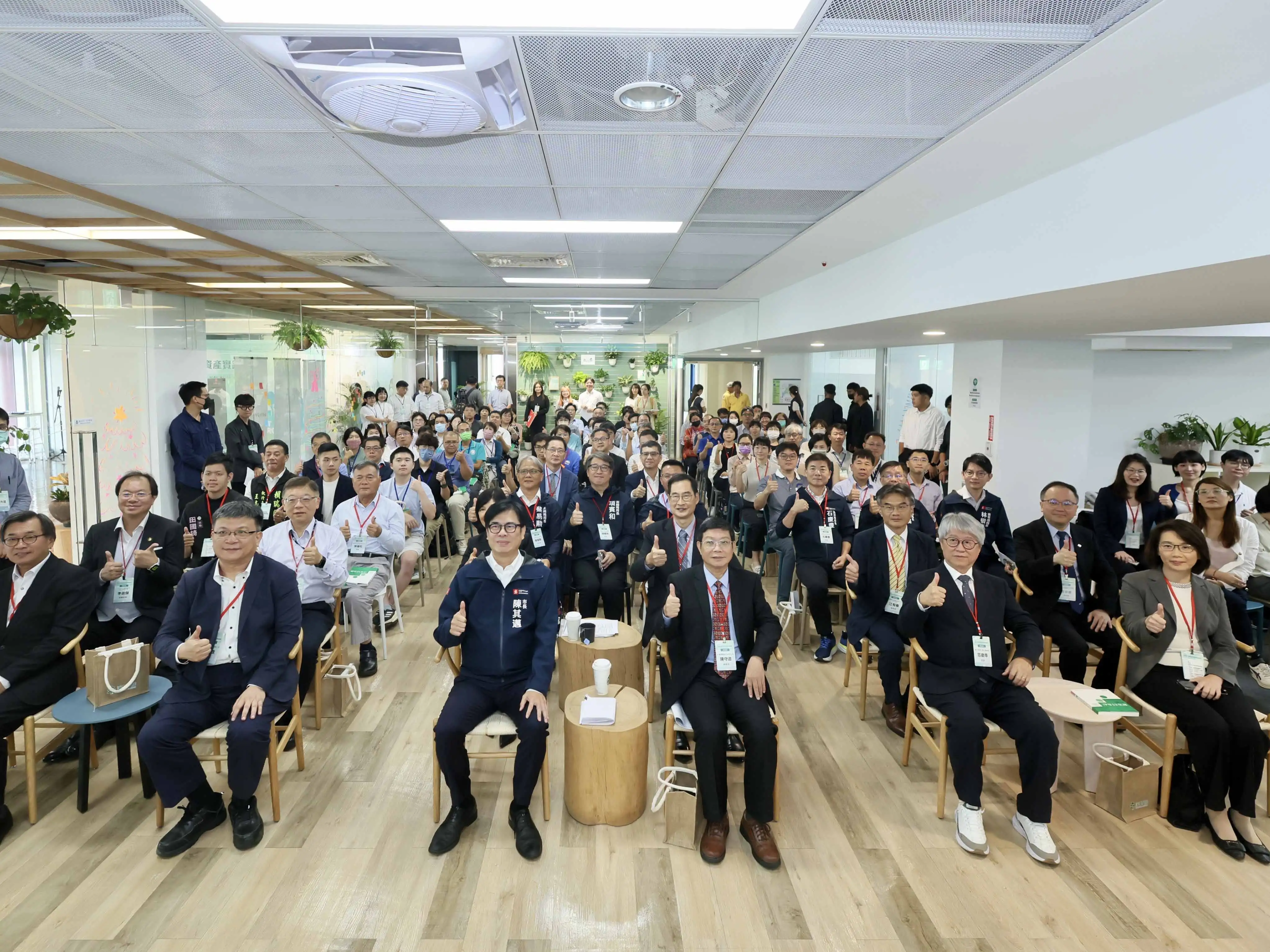 高雄市長陳其邁31日出席於淨零學院舉辦之高雄市碳權計畫暨碳資產實踐論壇。（高雄市府提供）