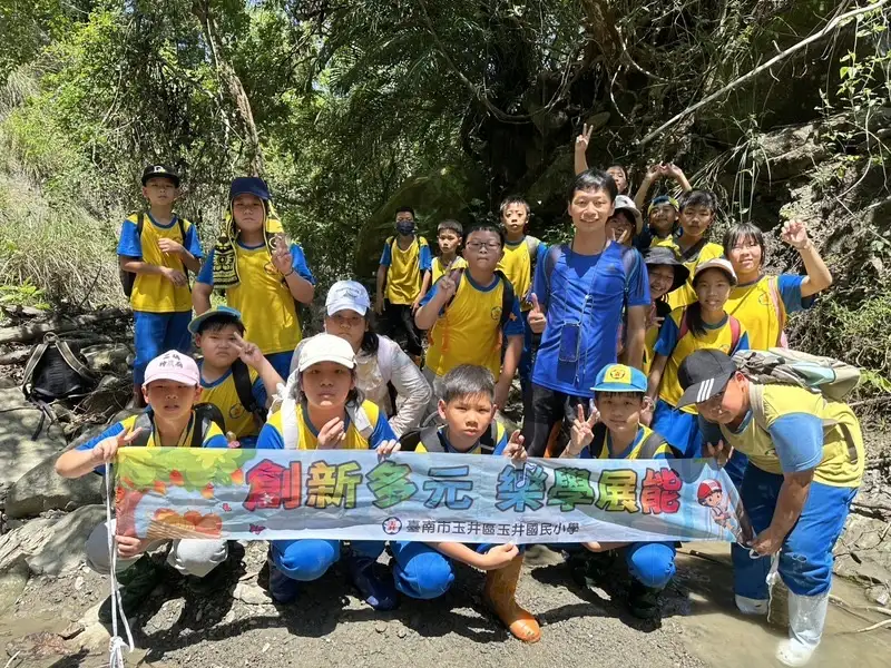 深入山林溪谷進行戶外探索，結合自然觀察與環境教育課程。（圖/臺南市政府教育局提供)