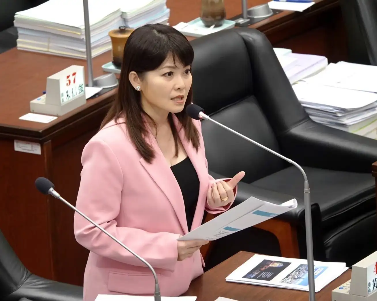 高雄市議員陳美雅提出3點要求，呼籲市府加速推動旗津渡假旅館開發案，讓旗津觀光迎來轉型發展。（陳美雅提供）