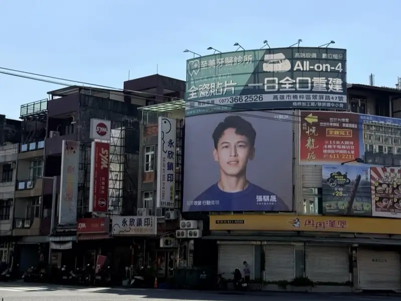 橋頭老街競選看板掀熱議  張騏晟：用服務贏得選民認同