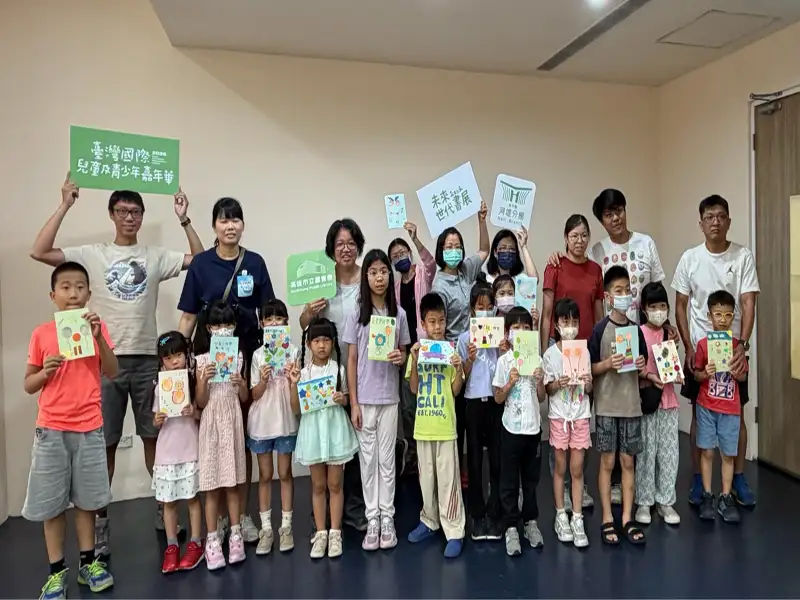 爸氣發光DIY點亮父親節　河堤分館攜手陽明自造中心親子玩科技