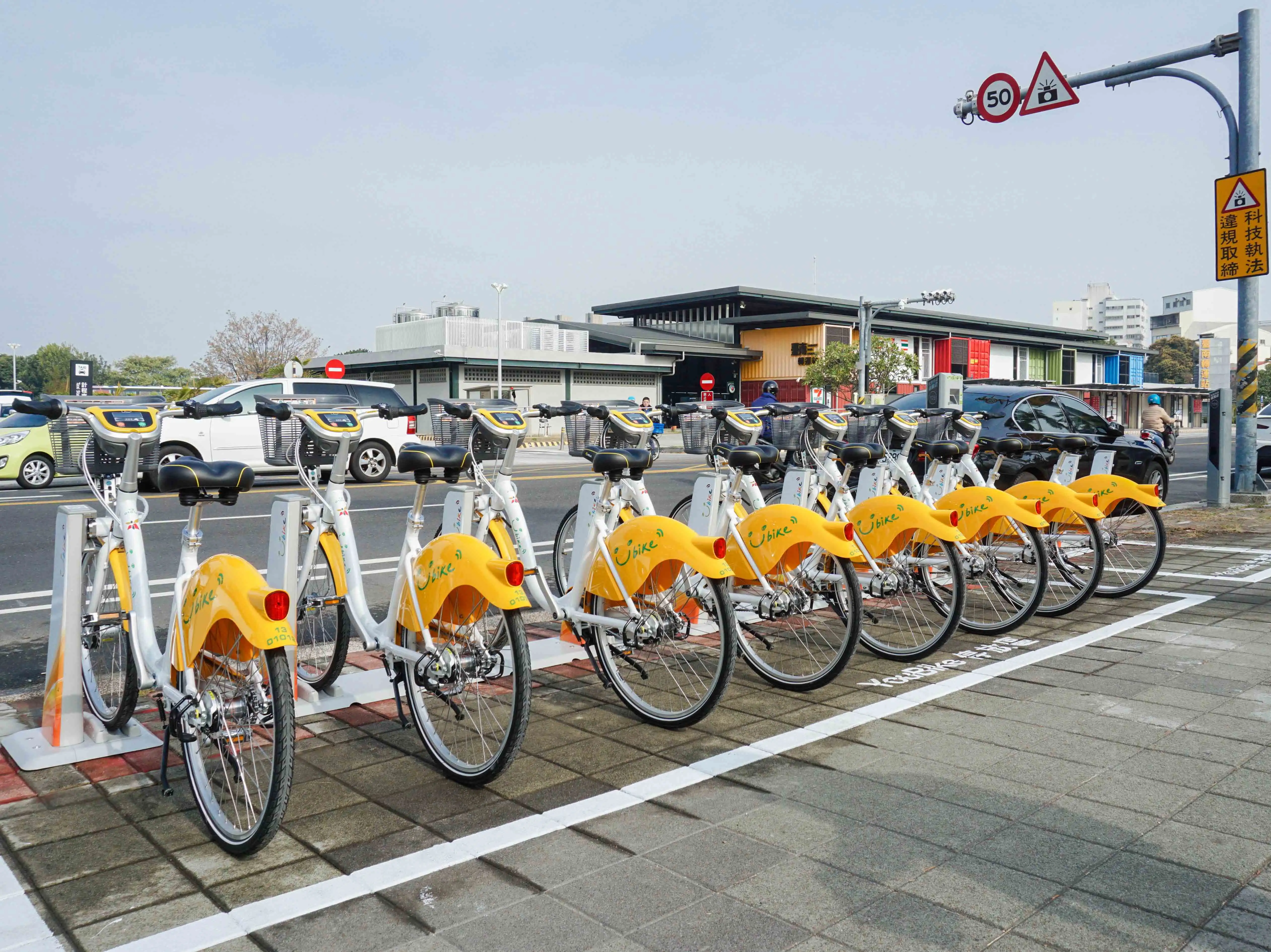 台南市YouBike2.0目前已設置756站及8000輛車，累積逾1560萬騎乘人次，預計年底擴增至825站。(台南市政府交通局提供)