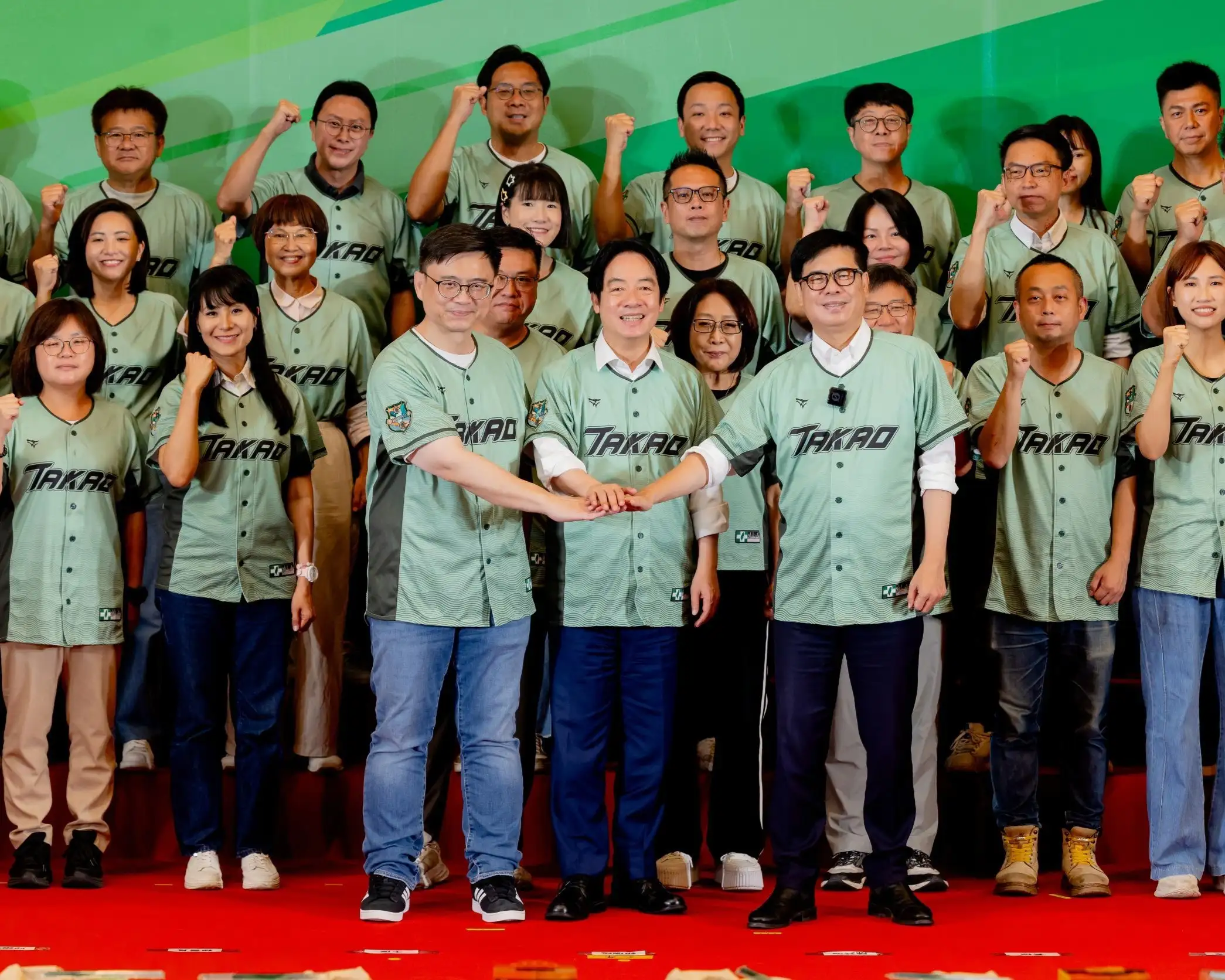 總統賴清德提出「候選人品質、陳其邁市政成績、中央全力支持」三大保證，呼籲高雄市民支持賴瑞隆接棒。（民進黨高雄市黨部提供）