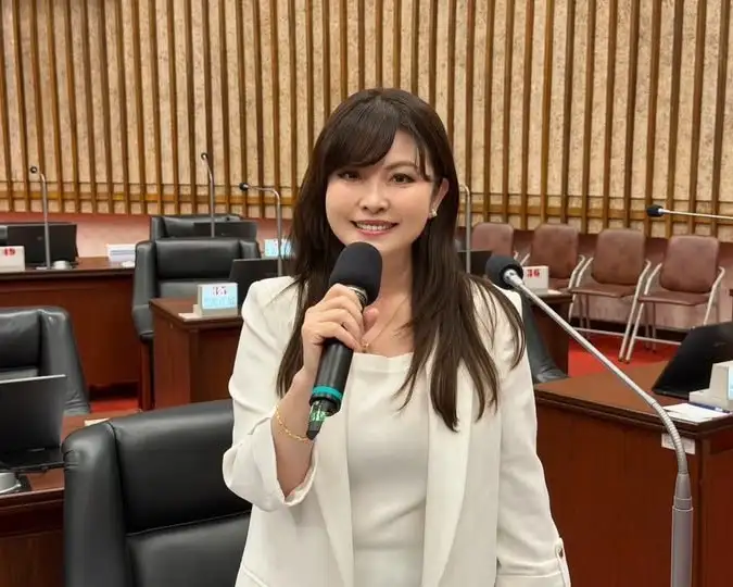 高雄市議員陳美雅出席國民黨旗津區黨部黨員同志介紹會，提出第二條過港隧道、國民運動中心及居民土地權益等三大訴求，盼完善旗津交通與生活機能。（陳美雅提供）